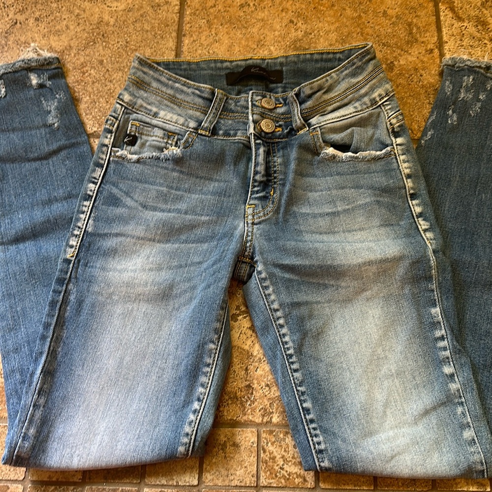 KanCan Distressed Pockets and bottoms Size 23 ankle skinny